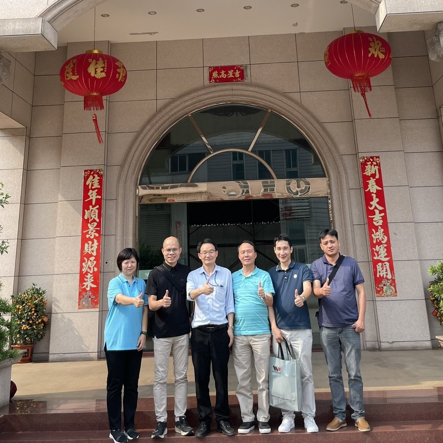 Đoàn Trung Kiên tại nhà máy Trung Quốc